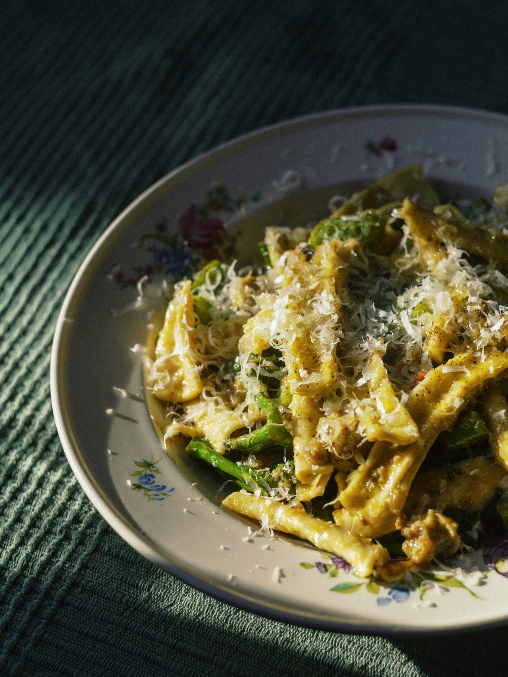 Overhead shot of a bowl of white ragù pasta